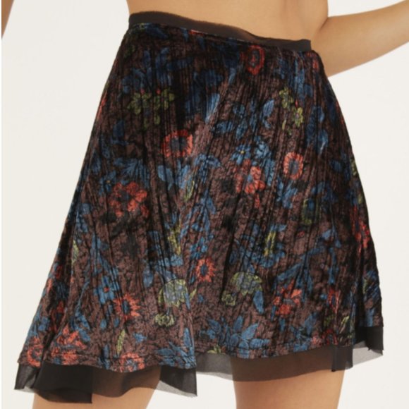NWT UO Crushed Heart Velvet Mesh Mini Skirt - Picture 3 of 5